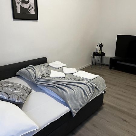 City Apartment On The Rhine, Кёльн Экстерьер фото